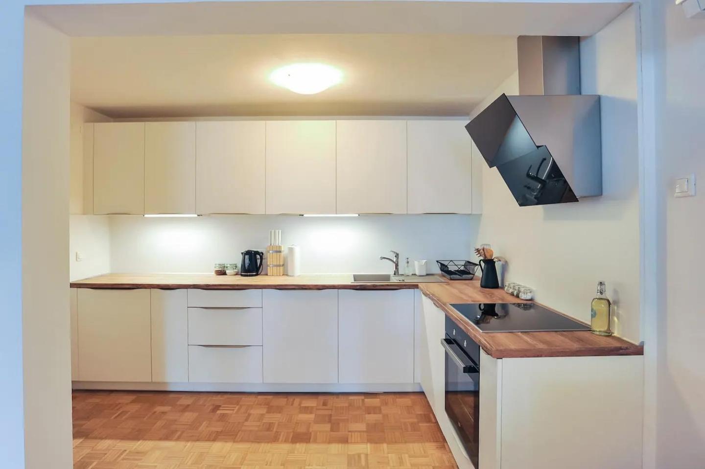 Strict City Apartments Любляна Екстериор снимка