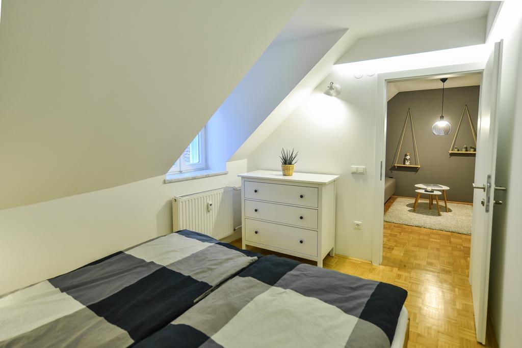 Strict City Apartments Любляна Екстериор снимка