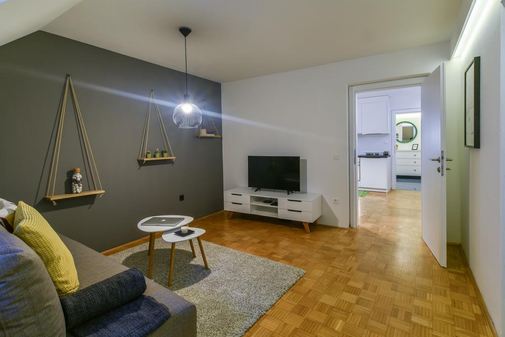 Strict City Apartments Любляна Екстериор снимка